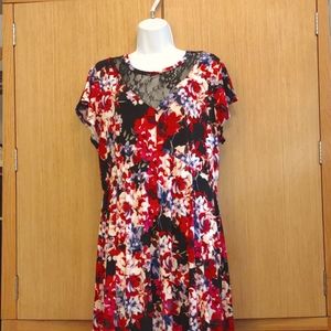 +SZ Torrid SZ 2 SS PK/BLK Floral and Lace Asymmetric Dress.